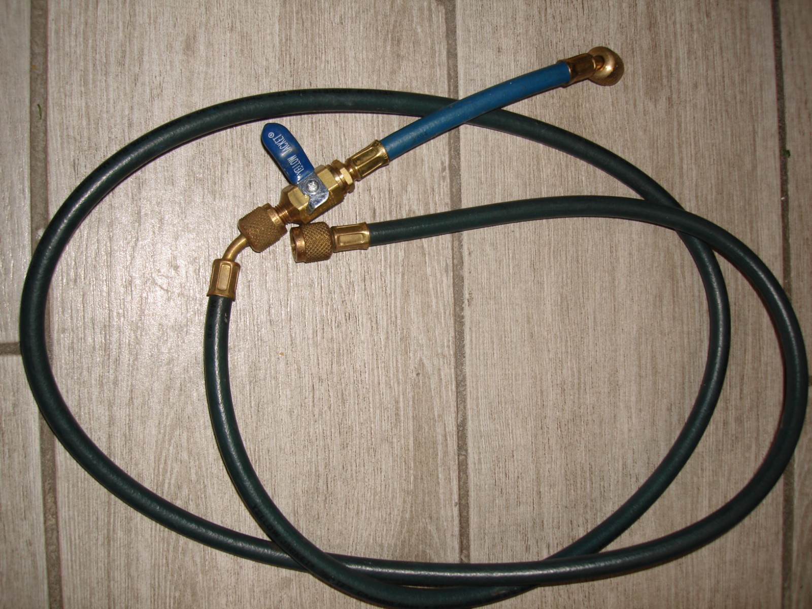 Yellow Jacket Plus II Charging Hose Set 3 Brass Hoses Red Blue Yellow 4000 psi