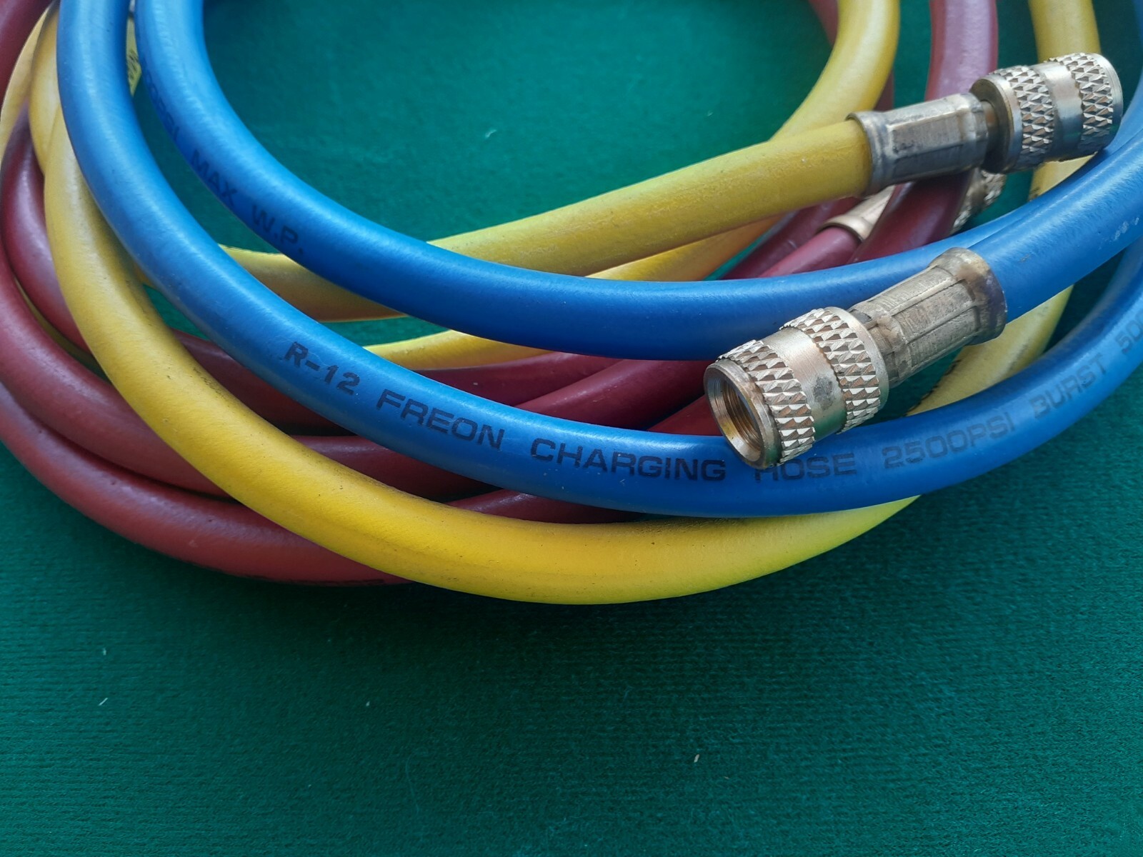 55″ R-12 Yellow Blue and Red Charging Hoses H21055
