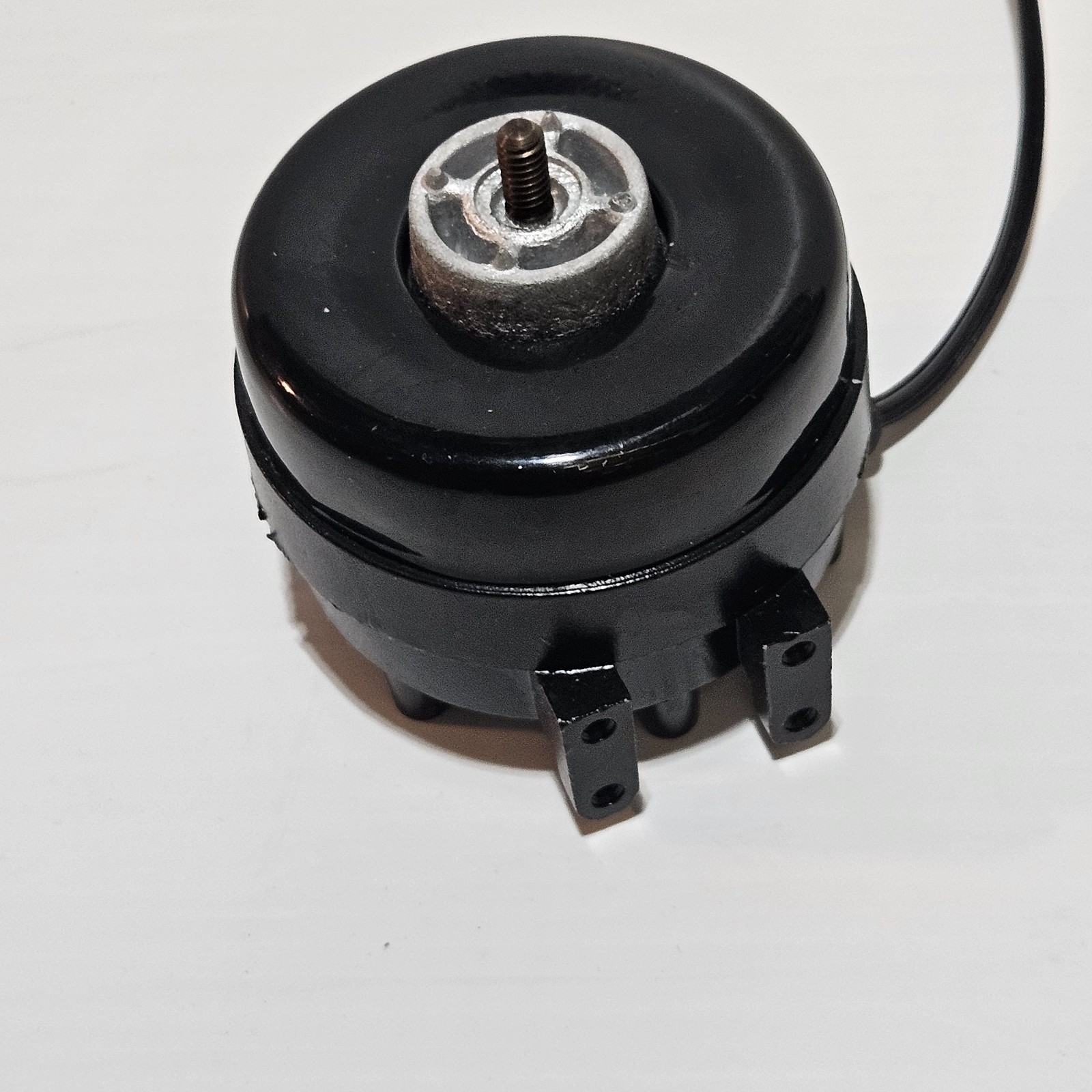 Dayton 4YFJ7 Unit Bearing Motor 115V 1550 RPM CWLE 9W NEW