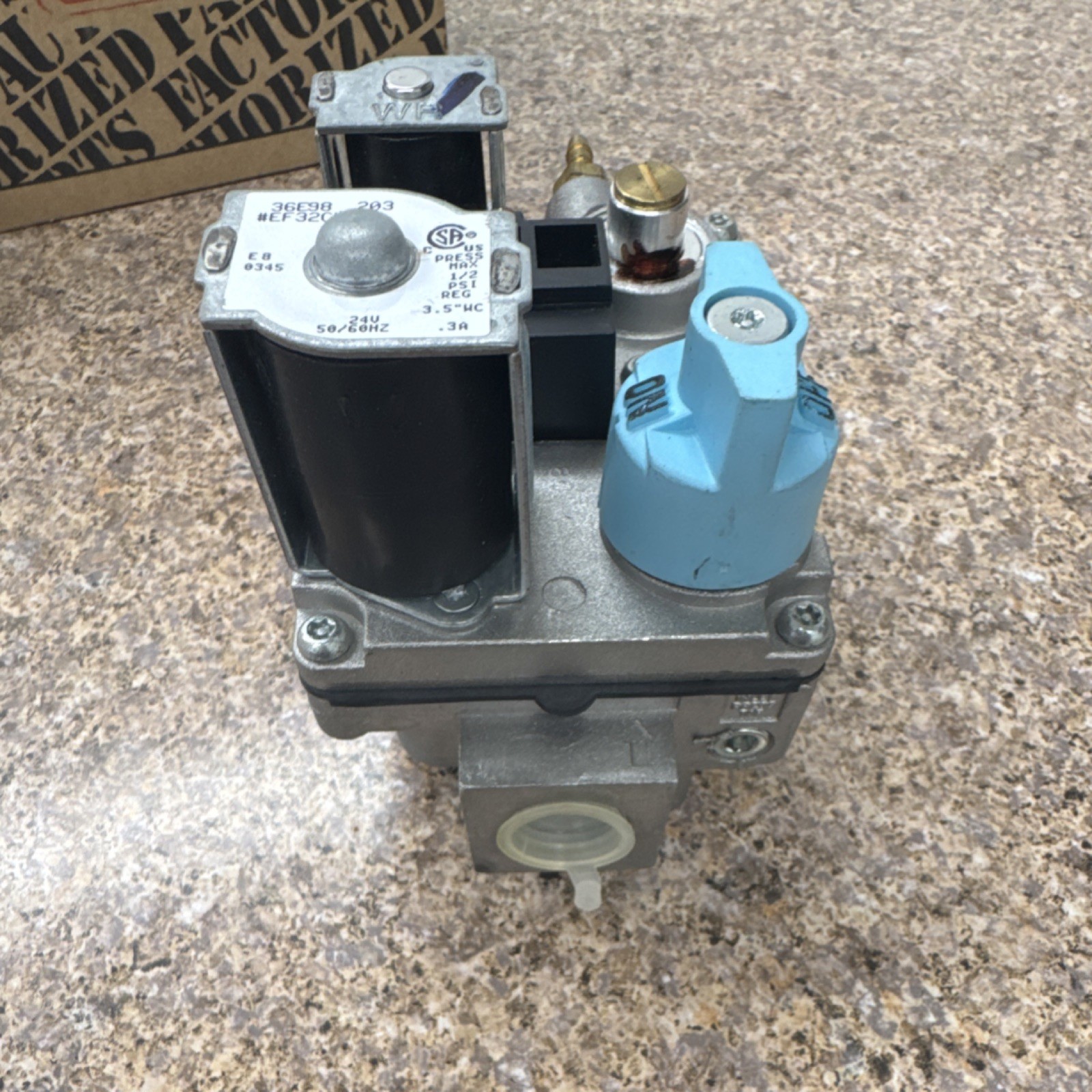 Carrier EF32CW192 Gas Valve 1 Stage Redundant 24V 50/60Hz 3.5″ WC 1/2″ NPT
