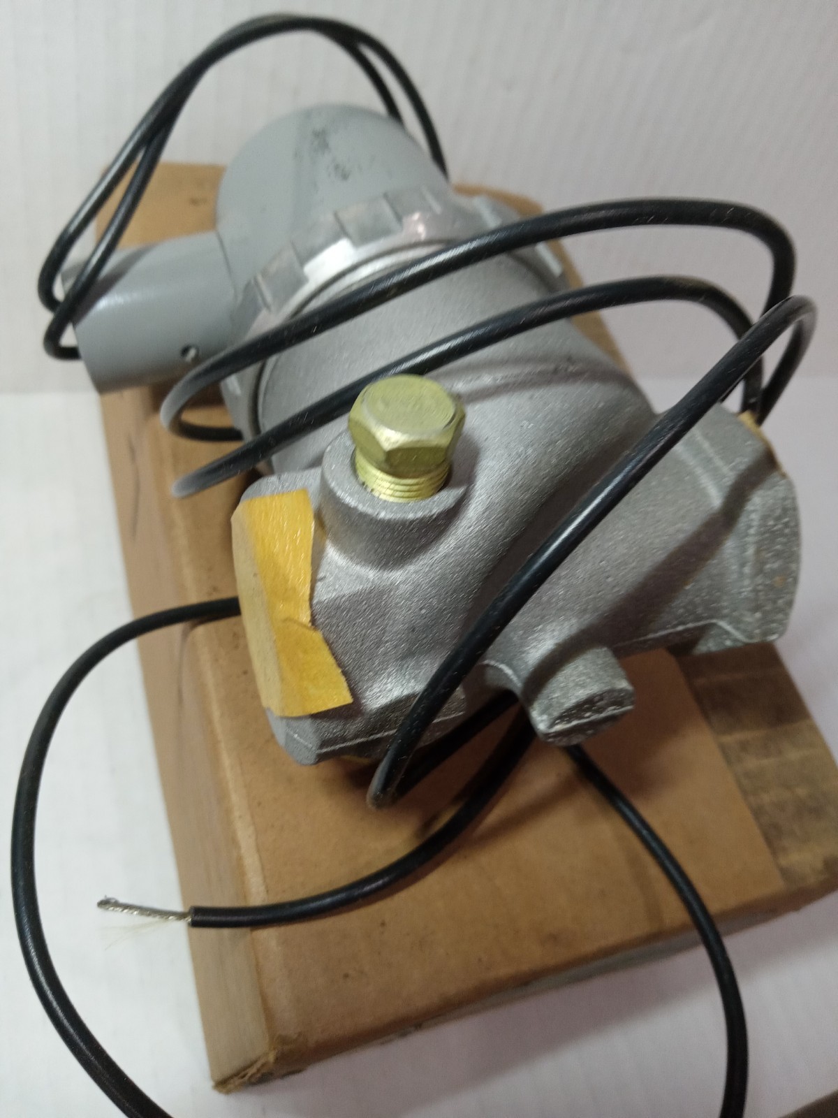 NEW WHITE-RODGERS 2509-254 Gas Valve 1/2″ NPT 25V Solenoid Cushioned Power NEW