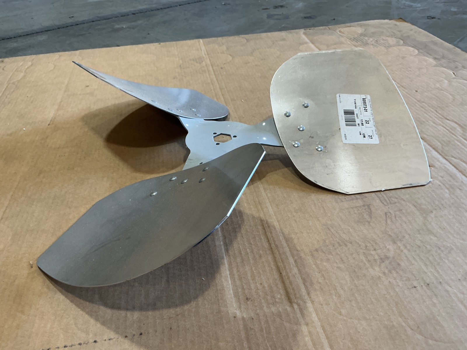 New LAU Parts 60557301 Fan Blade 3-Blade Dia-22″ Pitch-27″ 1140RPM – No Box