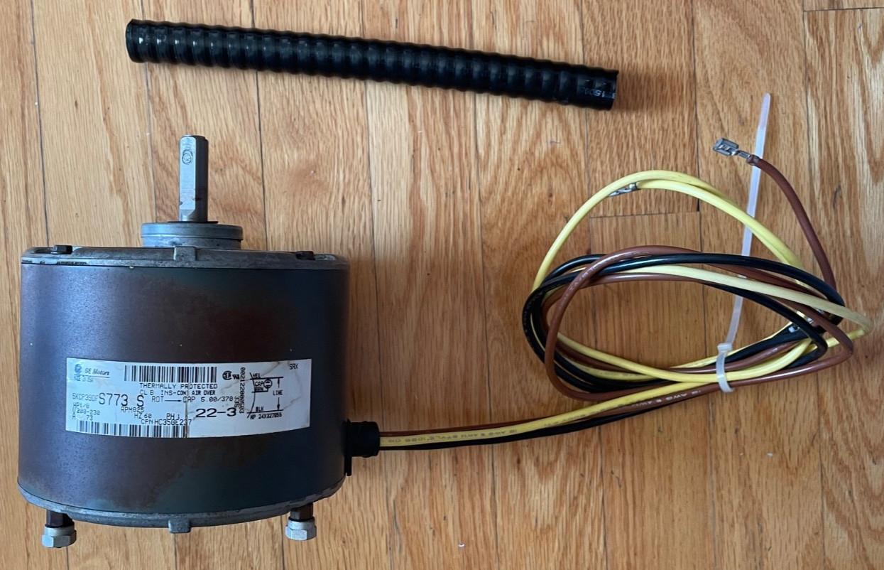 GE Condenser Fan Motor HC35GE237; 5KCP39DFS773S from a Carrier 38TZA030320; USED