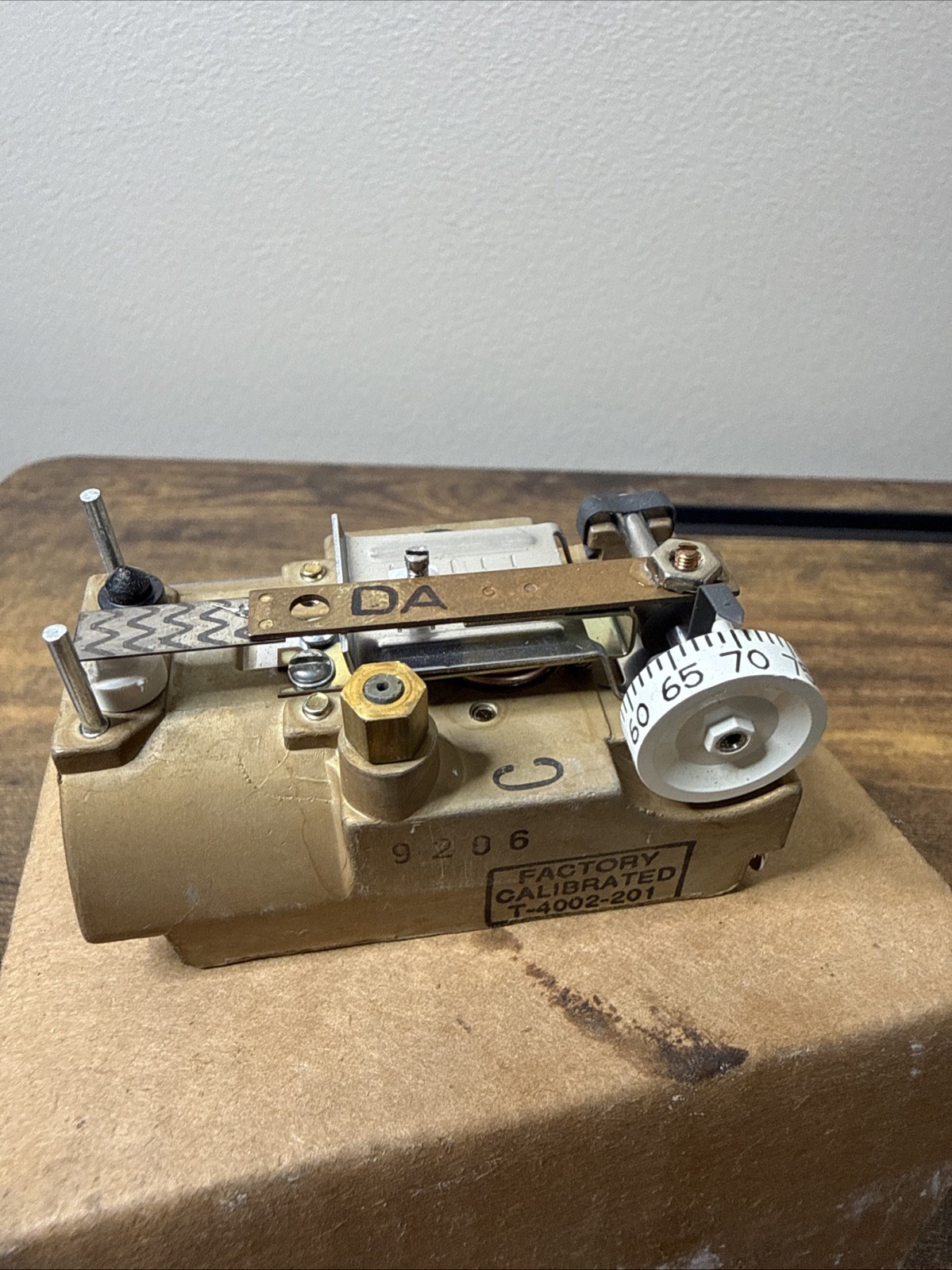 Johnson Controls T-4002-201 Direct-Acting Single Temperature Thermostat