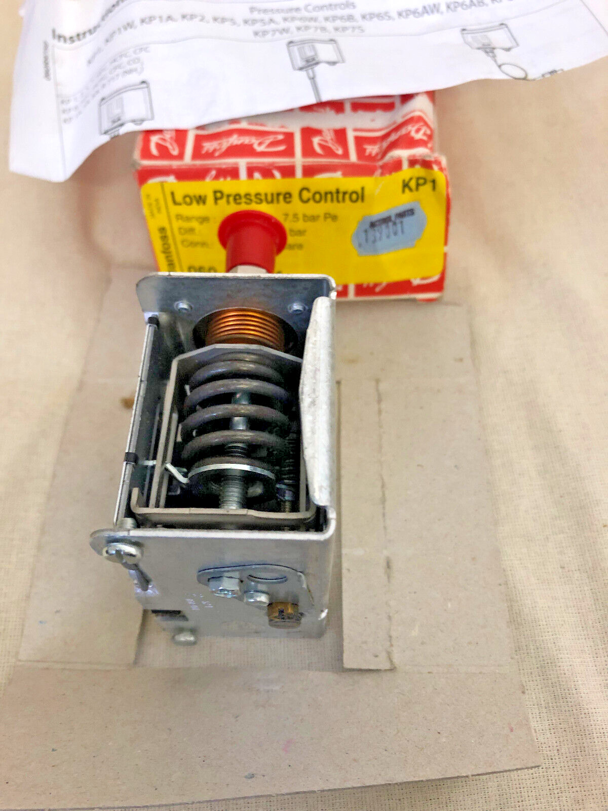 DANFOSS Low Pressure Control KP1 PN 060-110191 Range -0.2….7.5 Bar Pe 1/4″ Fla