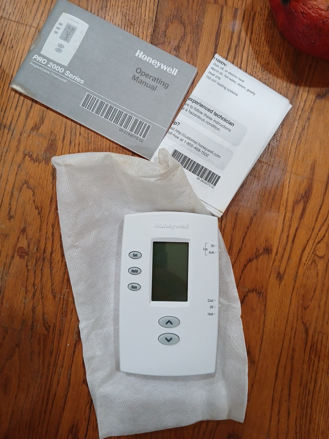 Honeywell TH2110DV1008 PRO 2000 Vertical Programmable Thermostat