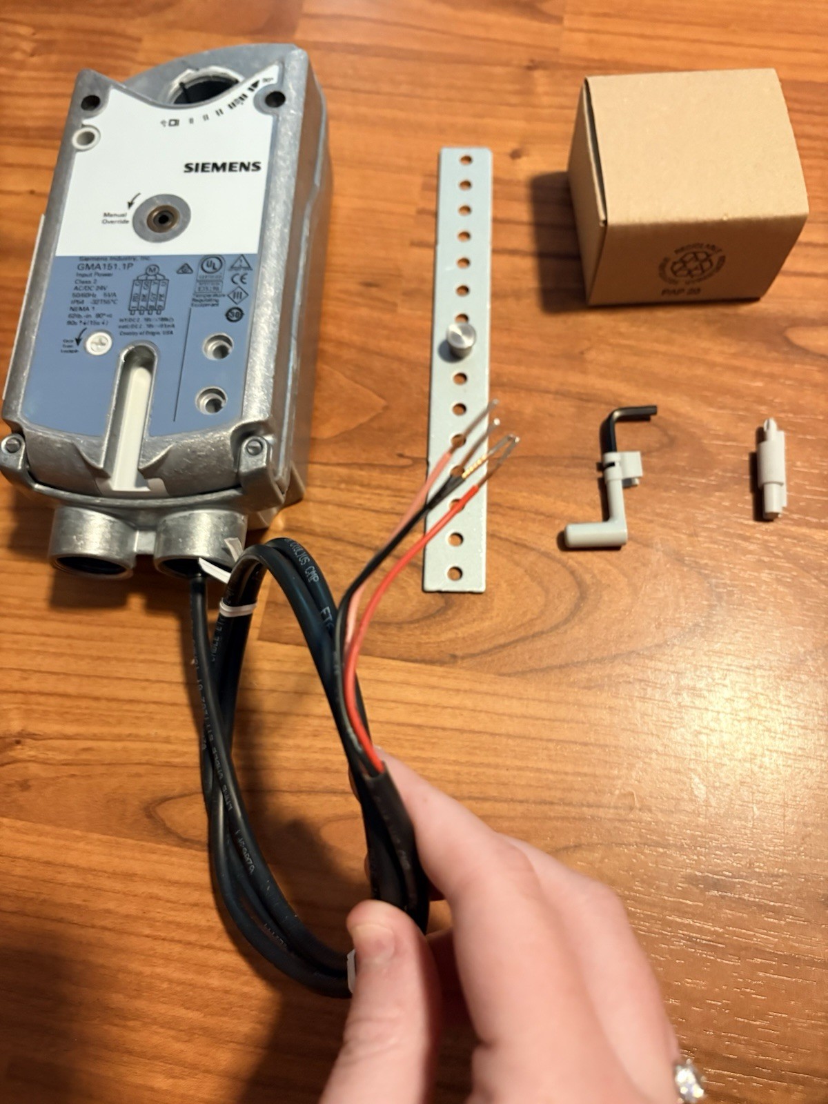 Siemens OpenAir GMA151.1P Rotary Spring Return Damper Actuator 24V w/ Hardware