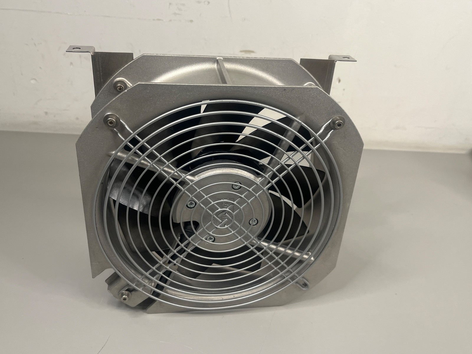 ebm-papst W4S200-HH16-05 Axial Fan 115V 1550RPM 40W Assembly