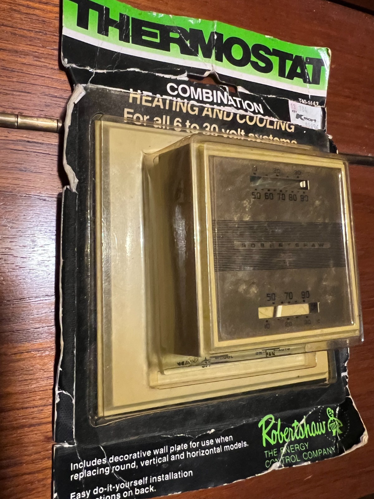 Robertshaw T40-1443 Non-Programable Thermostat 6-30V 1 Heat/1 Cool